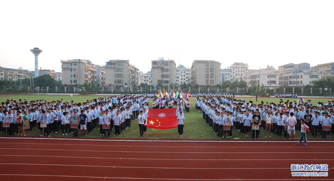 义亭中学迎来了2014年秋季运动会