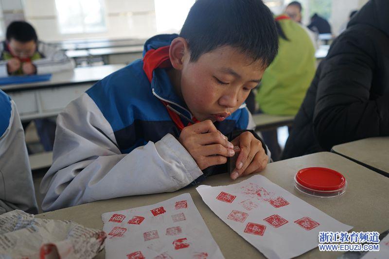 长兴县虹星桥中学举行现场书法篆刻大赛